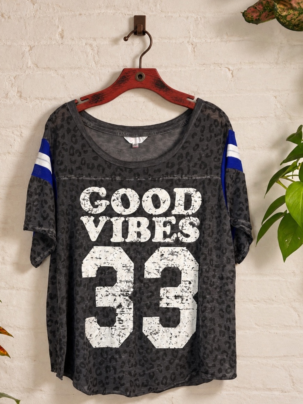 No Boundaries Good Vibes Short length 33 Leopard Burnout Varsity Tee Gray 3X